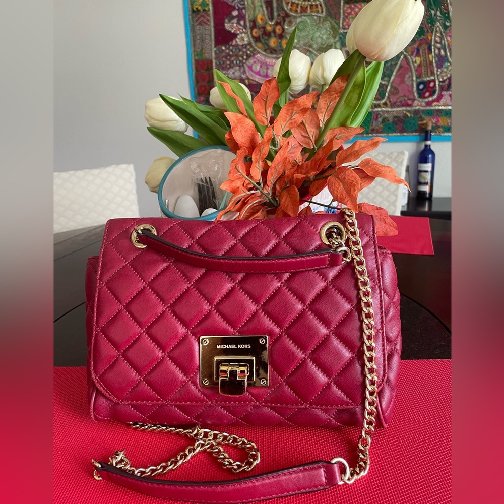 Authentic Michael kors Vivianne quilted shoulder / crossbody bag